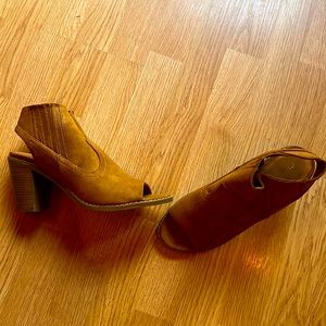 Maurice’s peep toe heels 10